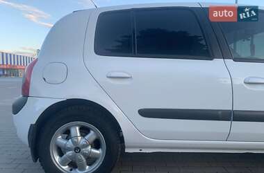 Хэтчбек Renault Clio 2005 в 