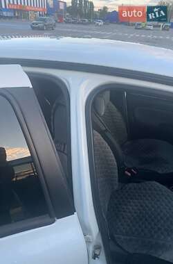 Хэтчбек Renault Clio 2005 в 