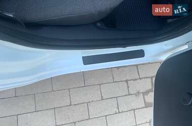 Хэтчбек Renault Clio 2005 в 
