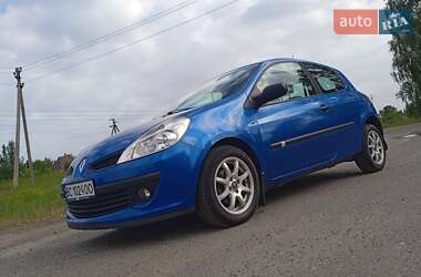 Хэтчбек Renault Clio 2005 в 