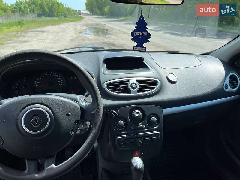 Хэтчбек Renault Clio 2011 в Василькове