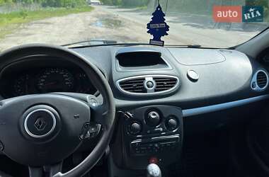 Хэтчбек Renault Clio 2011 в 