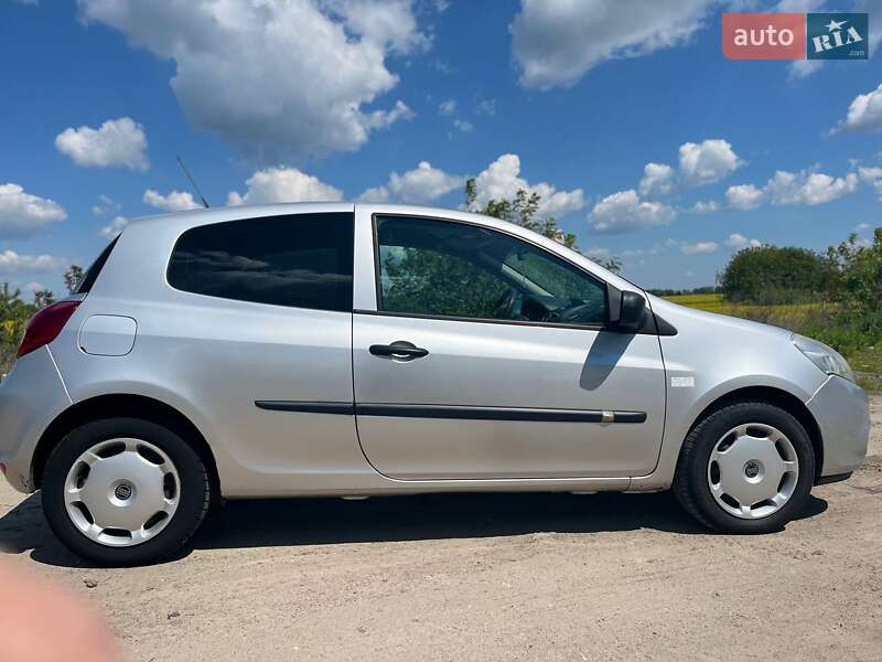 Хэтчбек Renault Clio 2011 в Василькове