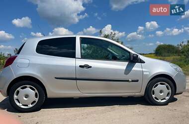 Хэтчбек Renault Clio 2011 в 
