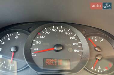 Хэтчбек Renault Clio 2011 в 