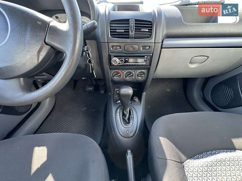 Седан Renault Clio 2006 в Житомирі