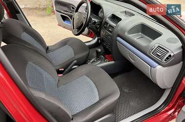Седан Renault Clio 2006 в 