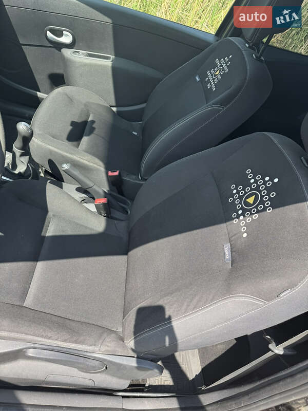 Хэтчбек Renault Clio 2012 в Малине
