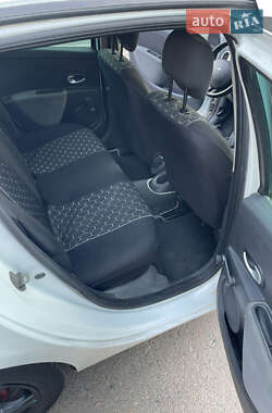 Хетчбек Renault Clio 2011 в 