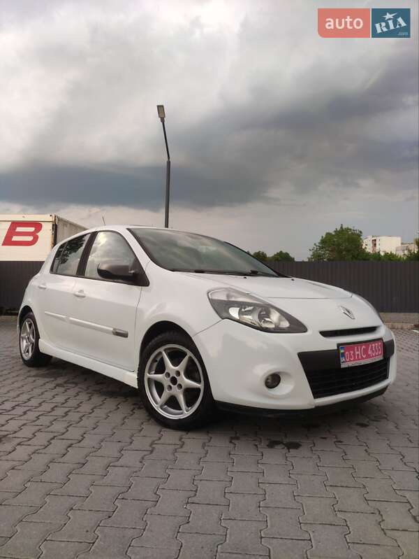 Хэтчбек Renault Clio 2011 в 