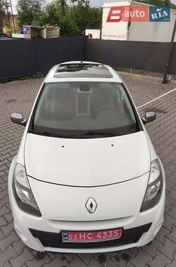 Хэтчбек Renault Clio 2011 в 