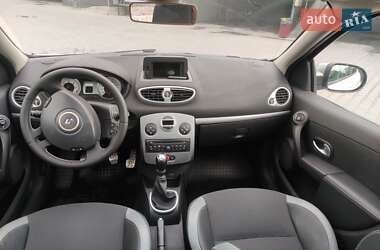 Хэтчбек Renault Clio 2011 в 