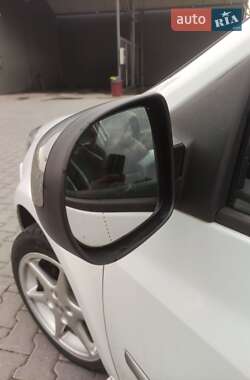 Хэтчбек Renault Clio 2011 в 
