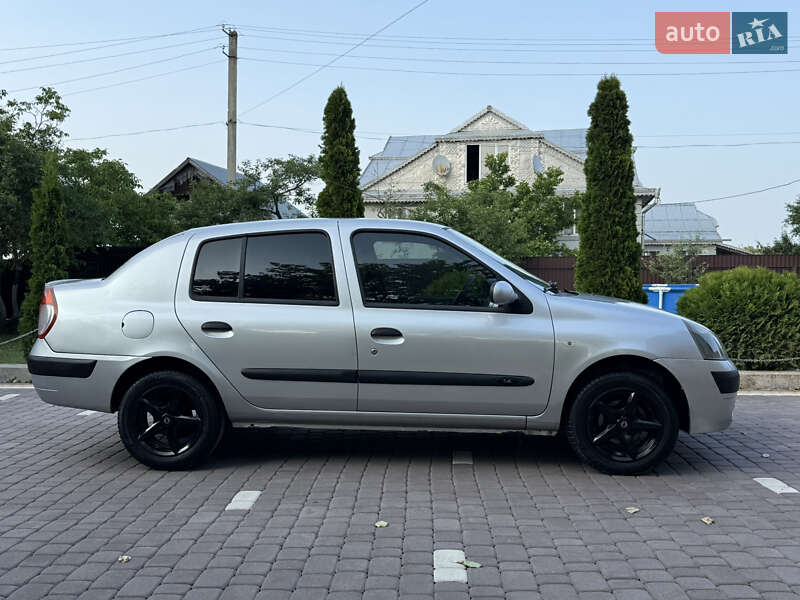 Седан Renault Clio 2005 в Косове