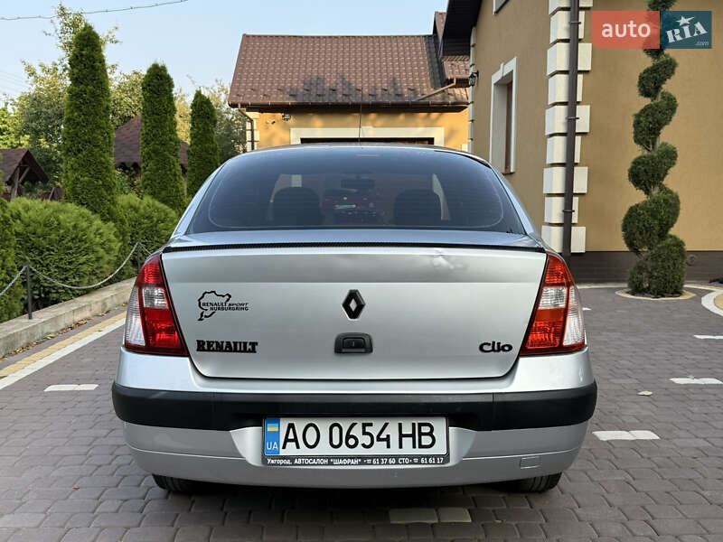 Седан Renault Clio 2005 в Косове