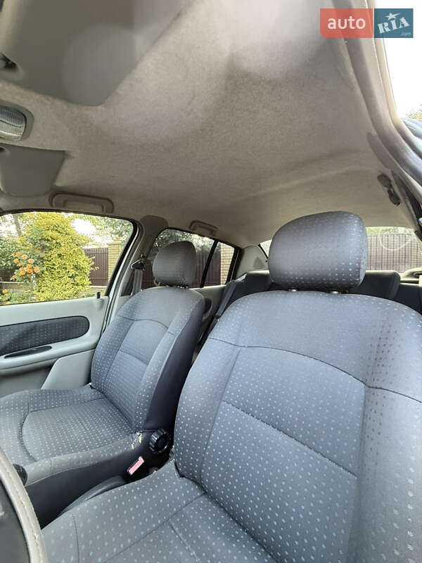 Седан Renault Clio 2005 в Косове