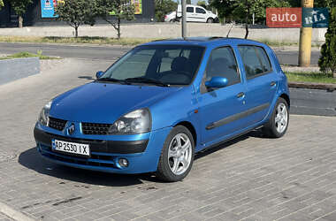 Хэтчбек Renault Clio 2001 в 