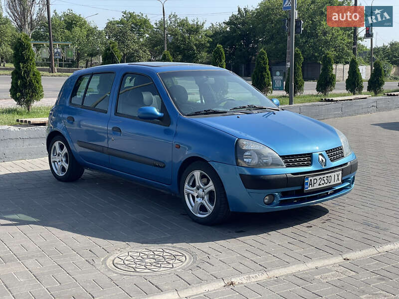 Хэтчбек Renault Clio 2001 в 