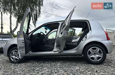 Хэтчбек Renault Clio 2010 в 