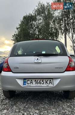 Хэтчбек Renault Clio 2010 в 