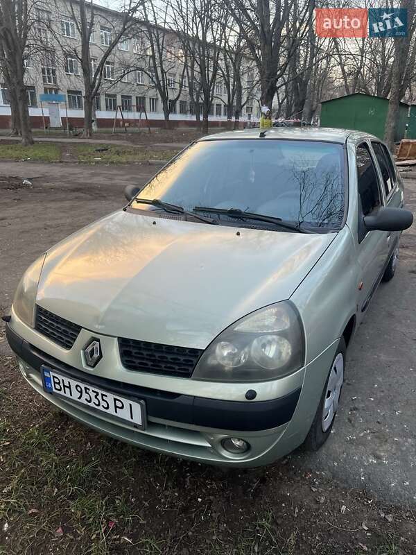 Хэтчбек Renault Clio 2002 в 
