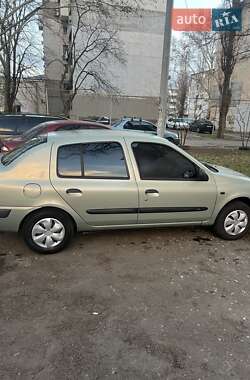 Хэтчбек Renault Clio 2002 в 
