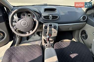 Хэтчбек Renault Clio 2009 в 