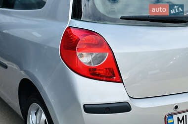 Хэтчбек Renault Clio 2006 в 