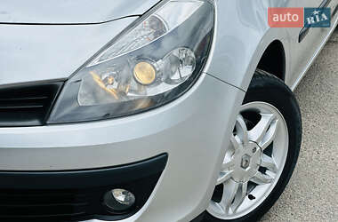 Хэтчбек Renault Clio 2006 в 