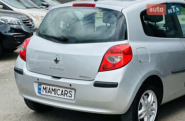 Хэтчбек Renault Clio 2006 в 