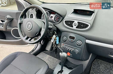 Хэтчбек Renault Clio 2006 в 