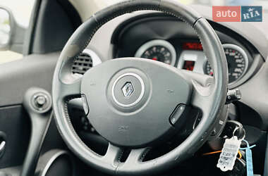 Хэтчбек Renault Clio 2006 в 