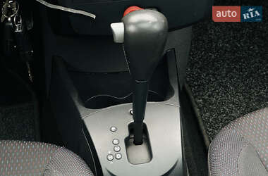 Хэтчбек Renault Clio 2006 в 