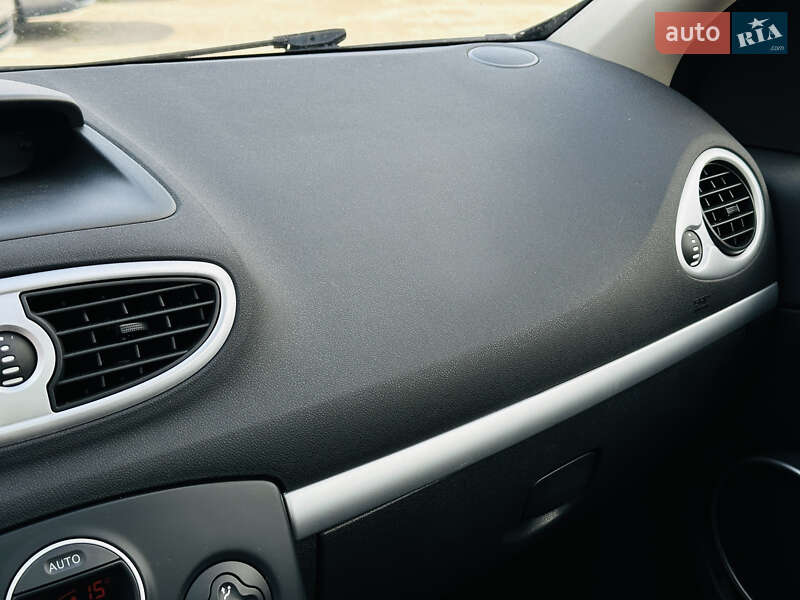 Хэтчбек Renault Clio 2006 в Харькове