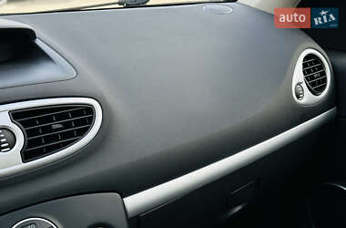Хэтчбек Renault Clio 2006 в 