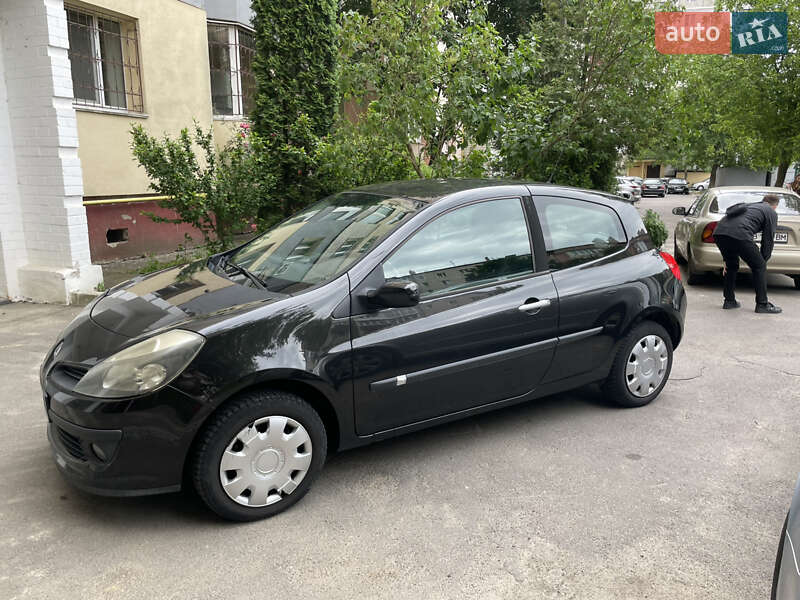 Хэтчбек Renault Clio 2006 в Виннице