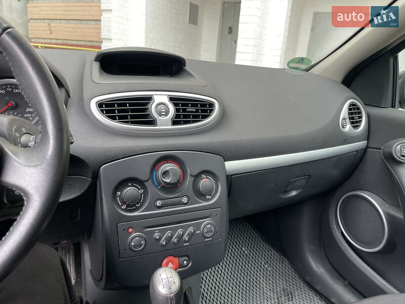 Хэтчбек Renault Clio 2006 в Виннице
