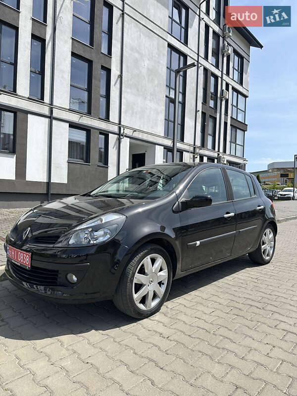 Хэтчбек Renault Clio 2006 в 