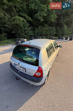 Хэтчбек Renault Clio 2002 в 