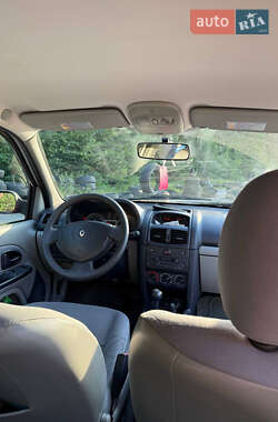 Хэтчбек Renault Clio 2002 в 