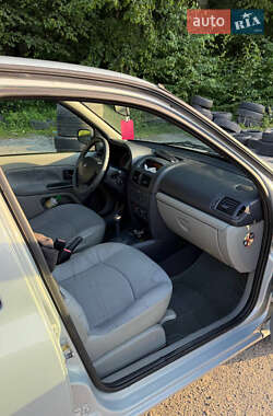 Хэтчбек Renault Clio 2002 в 