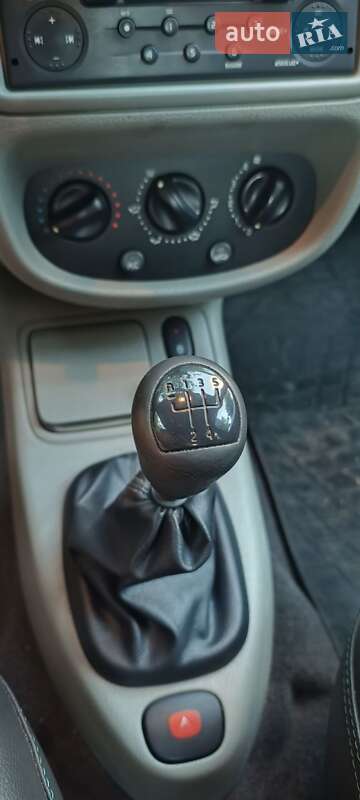 Седан Renault Clio 2005 в Кривому Розі