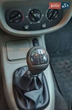 Седан Renault Clio 2005 в 
