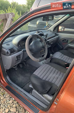 Хэтчбек Renault Clio 1999 в 