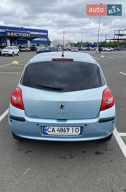 Хэтчбек Renault Clio 2007 в 