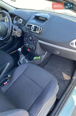 Хэтчбек Renault Clio 2007 в 