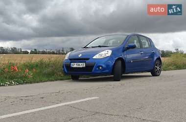 Хэтчбек Renault Clio 2011 в 
