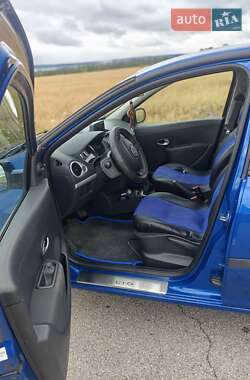 Хэтчбек Renault Clio 2011 в 