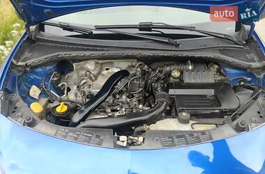 Хэтчбек Renault Clio 2011 в 