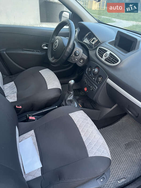 Хэтчбек Renault Clio 2011 в Чернигове